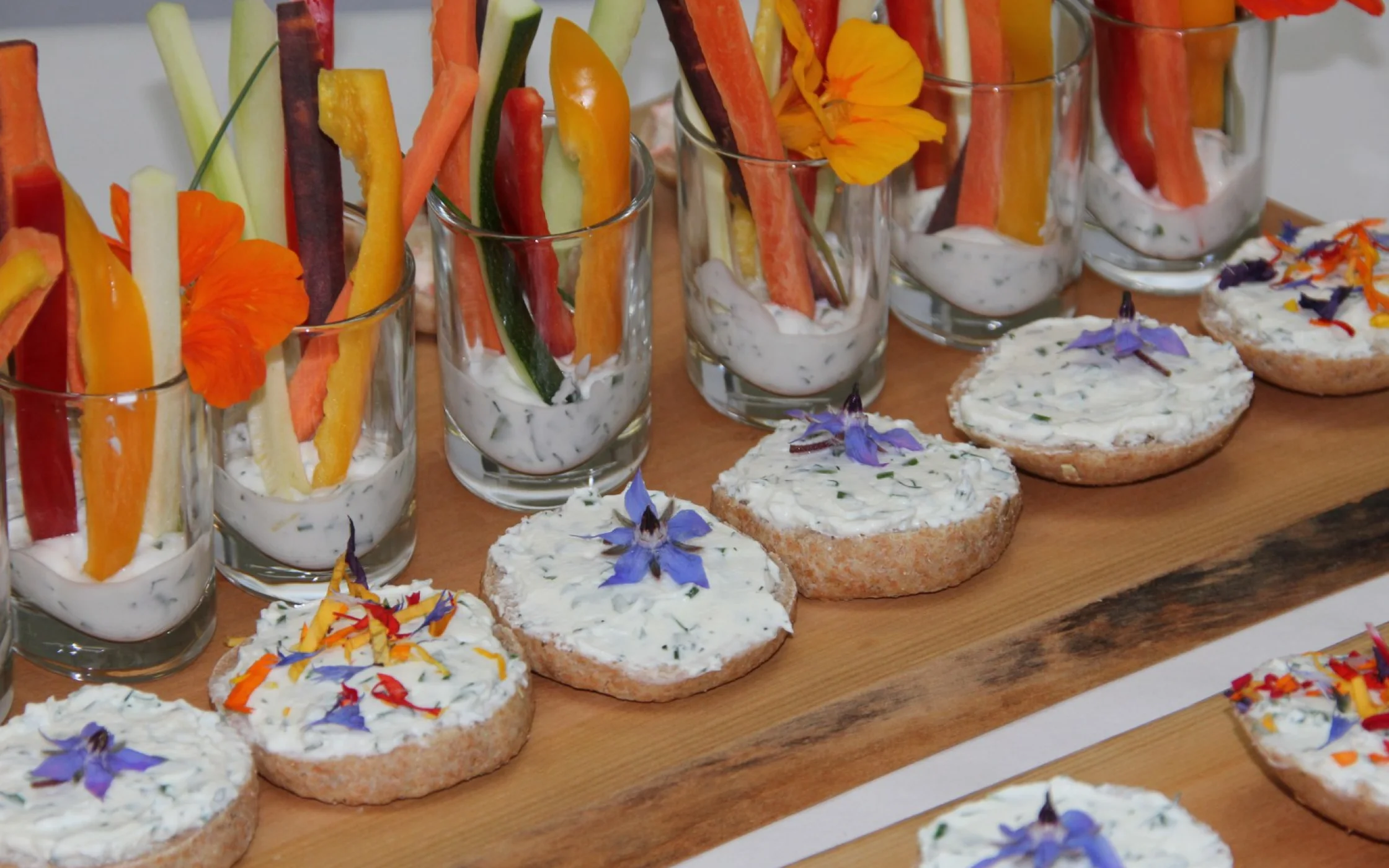 Foto 2_Buerinnen-Brotzeit_1575x1050.JPG